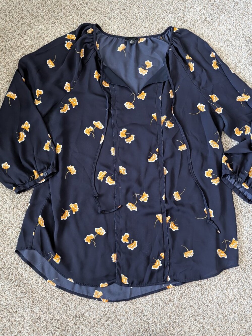 EUC Ann Taylor Navy/Gold Blouse, XL Tall (XLT)